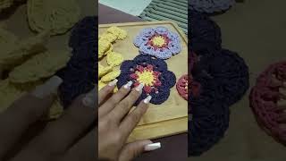 Trilho de mesa feito com sobras ! #crochet #croche #artesanato