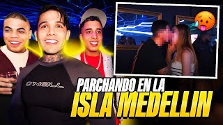 Yeferson Cossio |  Stream en la Isla Medellin