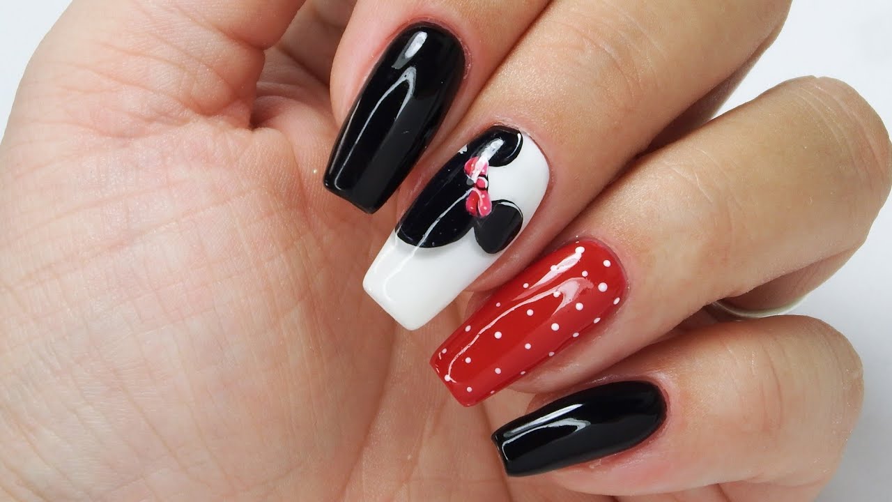 15 Elegant Designs For Short Coffin Nails | Nail Designs