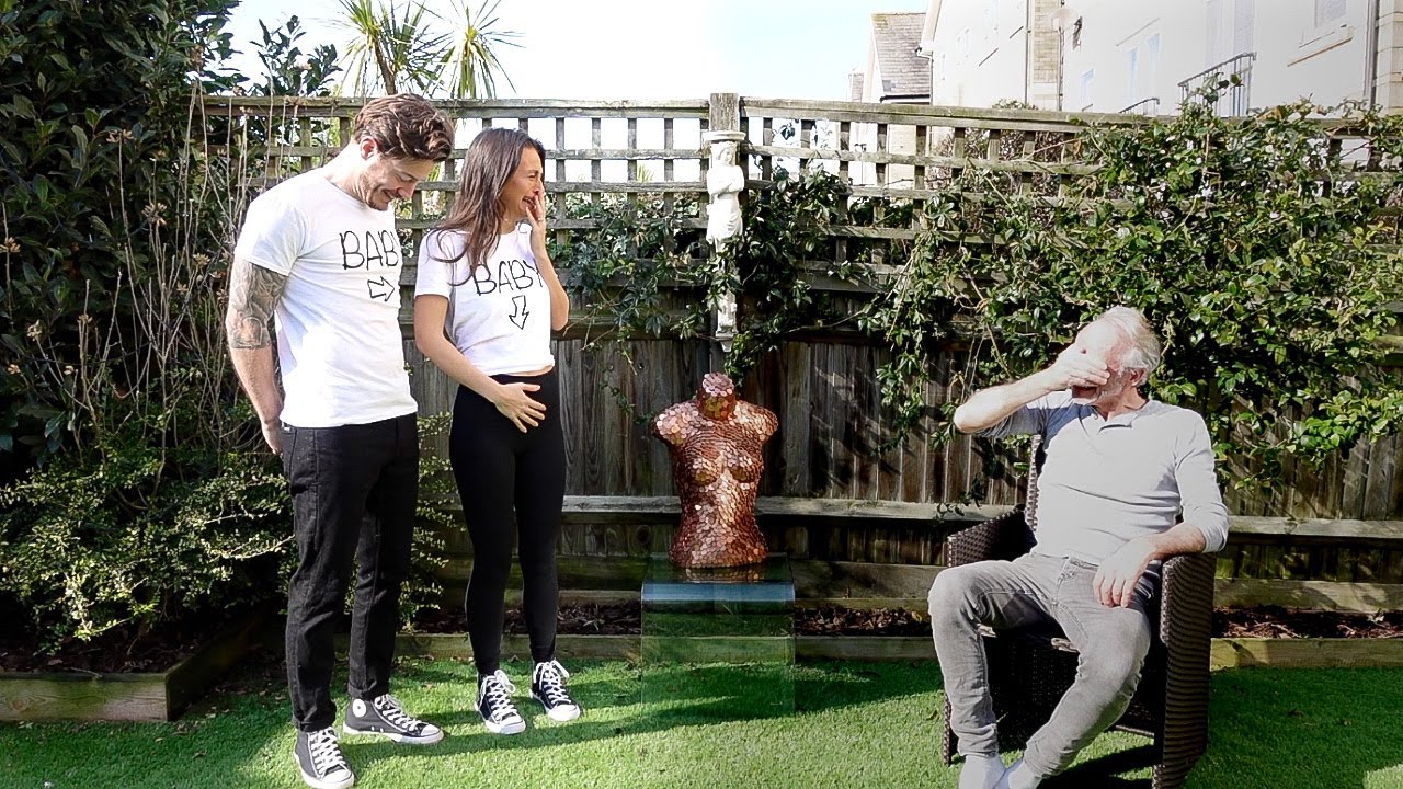 TELLING OUR FAMILIES & FRIENDS WE'RE PREGNANT