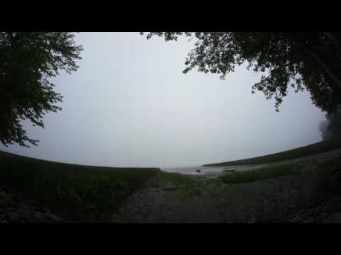 La brume se leve sur le fleuve