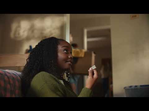 HERSHEY'S cookies 'n' creme | Roommates - No description has been added to this video.