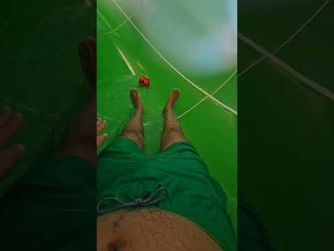 Annenin yeni aldığı kırmızı topu kaybettiler