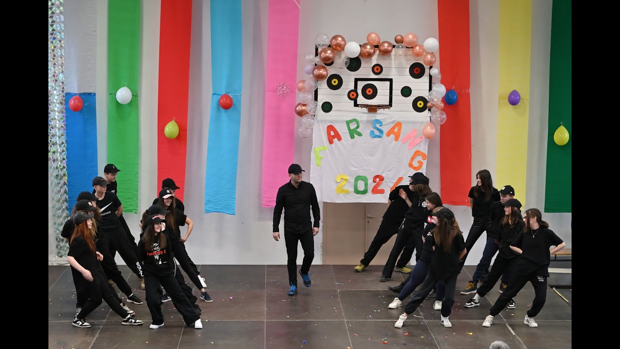Kis-forrás Német Nemzetiségi Általános Iskola, Perbál - Farsangi tánc - 7.  osztály - 2024. 02. 09.