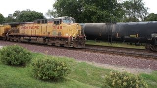 UP 7207 Leads a Westbound Empty Coal on Track 2 with a 200+ Car Manifest on Track 1