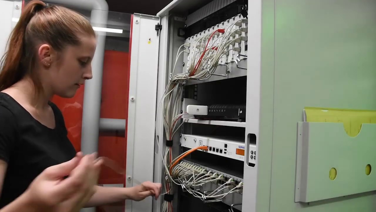 Ausbildungsvideo Gebäudeinformatiker/-in EFZ - YouTube