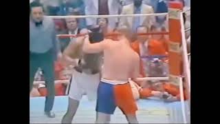 Chuck Wepner vs Mohamed Ali  ( Fin du combat )