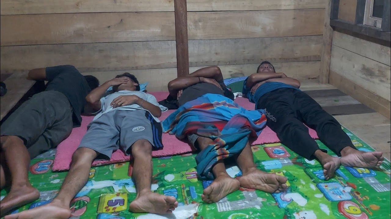 Makan malam dirumah terapung  bersama