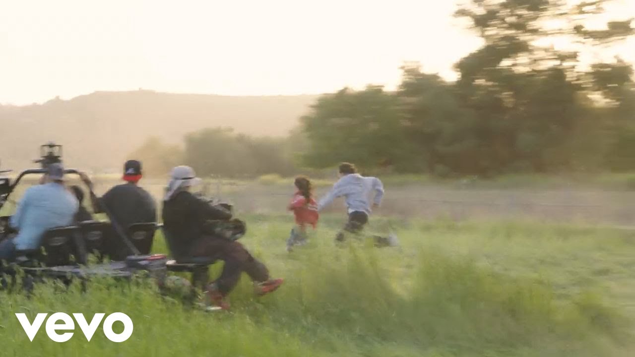 Billie Eilish - CHIHIRO (Behind The Scenes) Billie Eilish - CHIHIRO (Behind The Scenes)