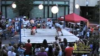 The Bar Fly vs. Fenix Blanco at Luchapalooza 2010