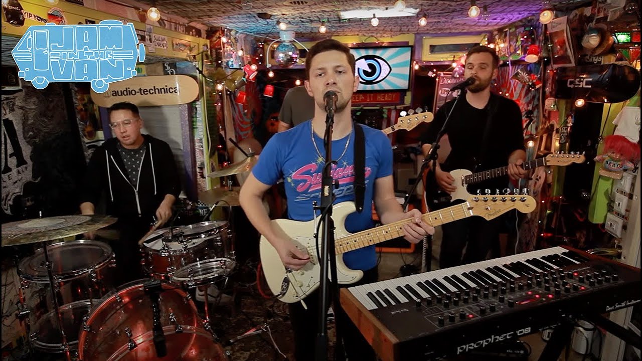 Guarda SATCHMODE - "Undertow" (Live at JITV HQ in Los Angeles, CA 2017) #JAMINTHEVAN su YouTube Guarda SATCHMODE - "Undertow" (Live at JITV HQ in Los Angeles, CA 2017) #JAMINTHEVAN su YouTube