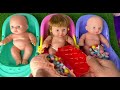 Three princess feeling the bath
