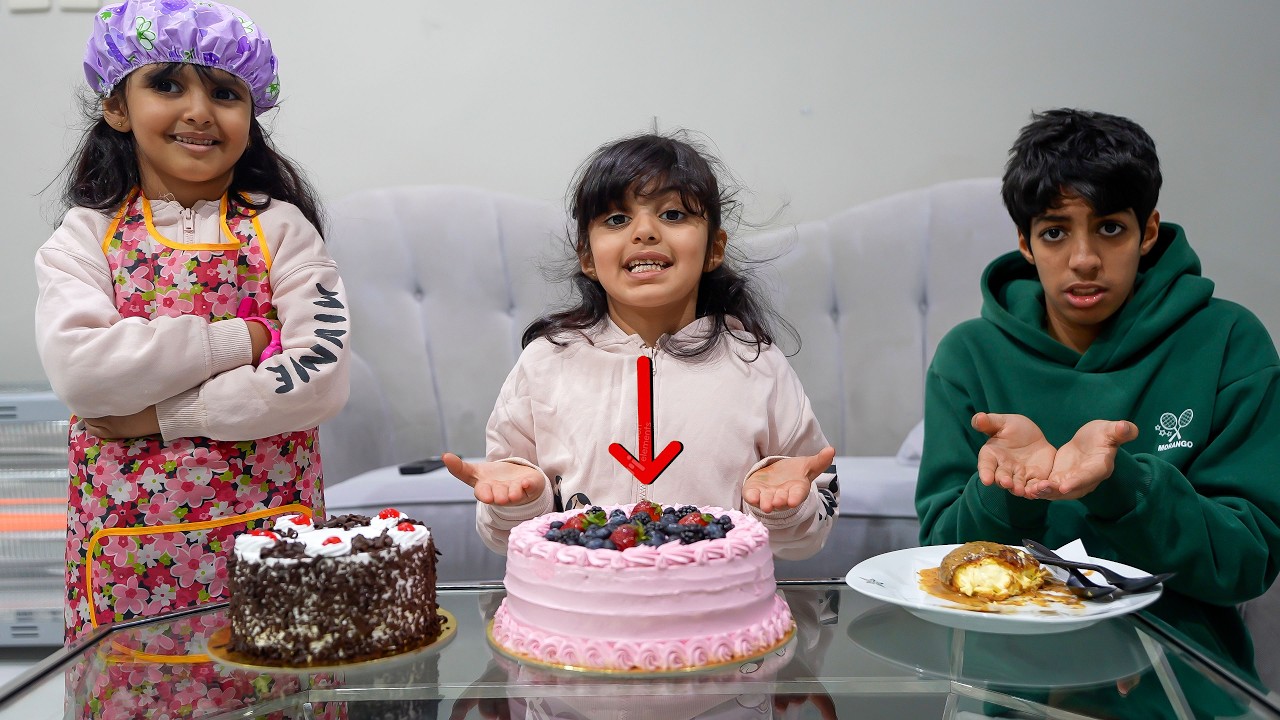 الطباخه الصغيره الساحره ! تطبخ لهم اكل غريب !!