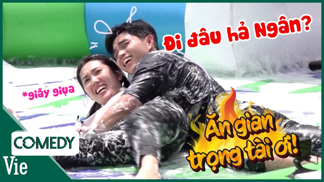 Thúy Ngân bị Jun Phạm ôm chặt khóa hàng phòng vệ, té sấp mặt trên sàn xà bông | Running Man