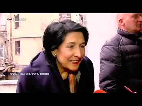 \"ნუ დარბიხართ, დადექით, ვეღარ მიეჩვიეთ, რომ ახლა უკვე პრეზიდენტი ვარ?\"