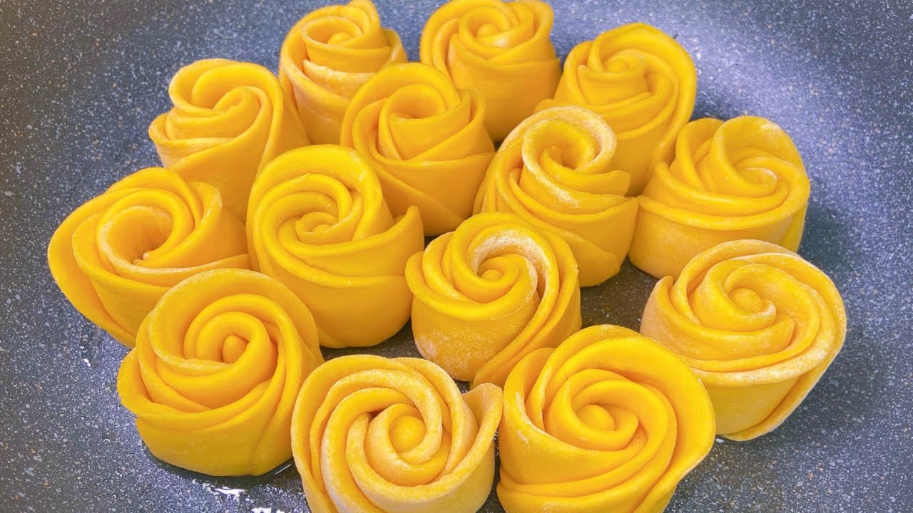 1塊南瓜，2個雞蛋，不用烤箱不用蒸，教你做出金黃又鬆軟的麵包  ， A recipe of  Pumpkin