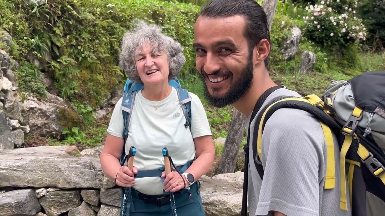 Trek vers le CAMP de BASE de l'EVEREST dans des conditions très pluvieuses, au Népal