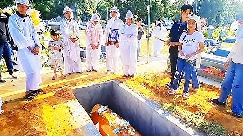 Đám tang bà (Hà Thị chót )đại gia đình tiếc thương đưa tiễn tại hoa viên BD.