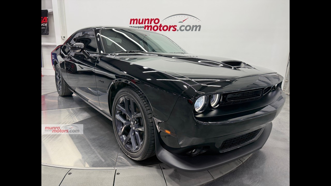 2023 Challenger R/T Plus 5.7L Hemi 395hp Auto Sunroof Pitch Black