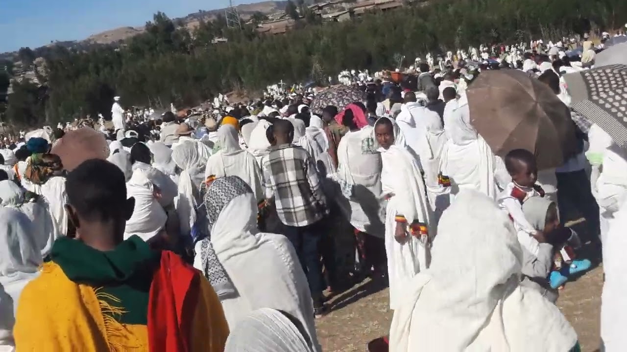 በቱሪስት መናገሻ በሆነችው ውቢቷ ደባርቅ ከተማ የዛሬ ጥምቀት በዓል በዚህ መልኩ ተከብሯል።