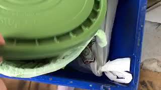 Emptying the compost garbage and recycle