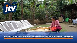 Ibu - Ibu Sulap Pelepah Pisang Jadi Kertas