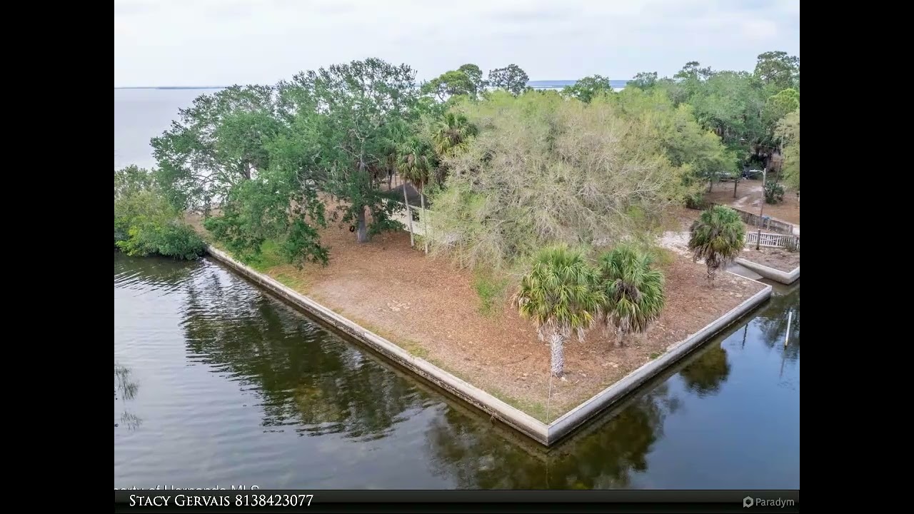 Oceanfront home with guest house in Weeki Wachee, FL