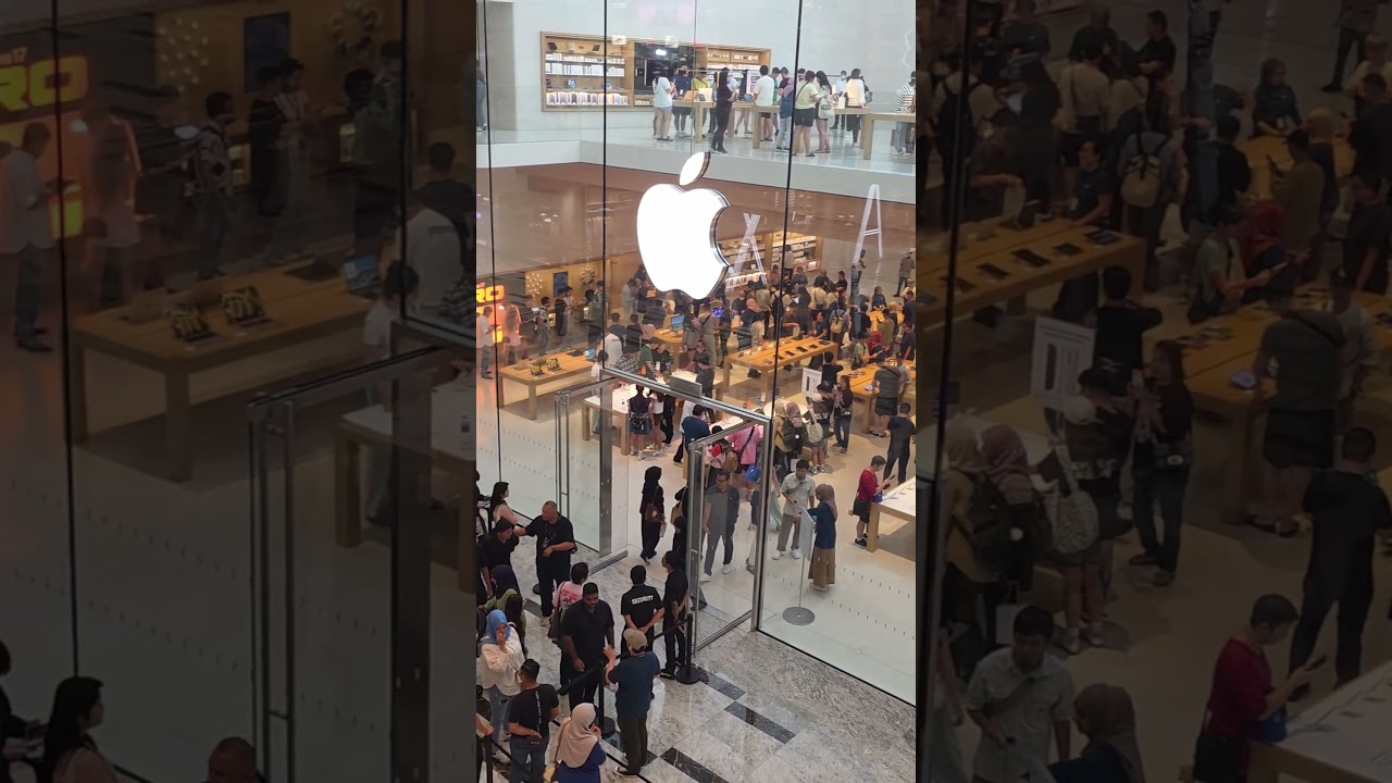 Hari pertama jualan iPhone 17 Series di Apple Store The Exchange TRX Kuala Lumpur