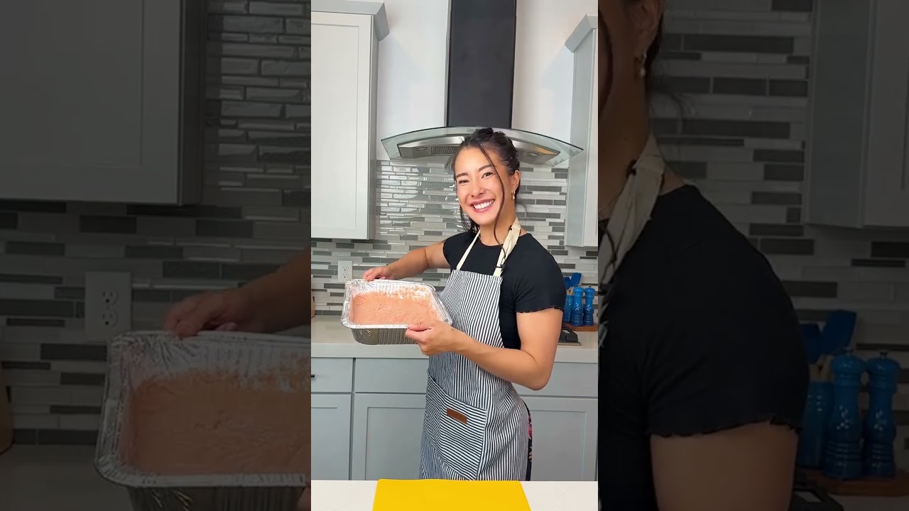 This Dessert is a Game Changer - Make a Simple 5 ingredient Strawberry Cake.