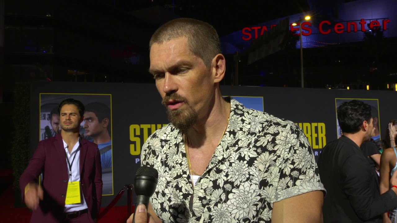 Stuber Los Angeles Premiere - Itw Steve Howey (official video)
