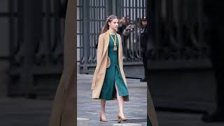 love her style #fashion#dressdesign#styleicon