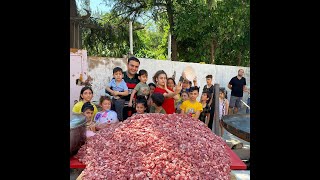 الشيف بوراك يوزع اللحوم والطعام في العيد
