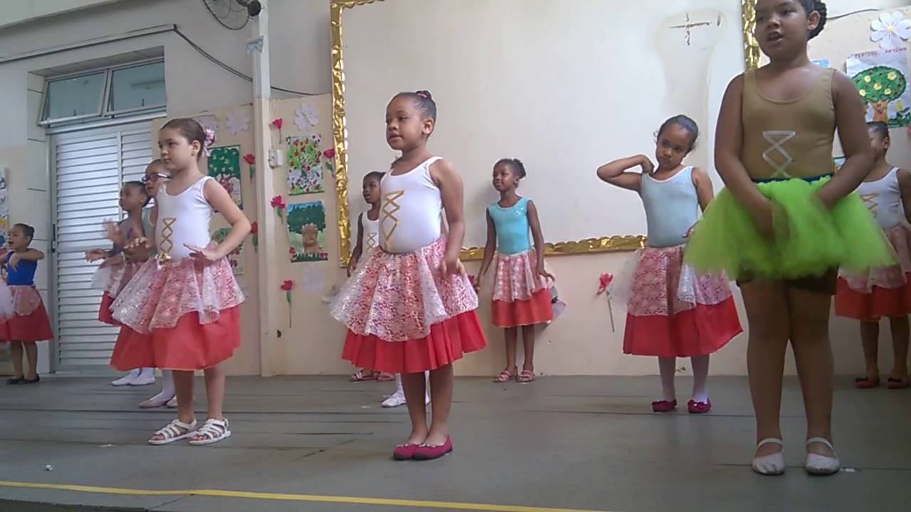 A Bailarina - Toquinho (Profs. Daiane, Adriana e Leni) - YouTube