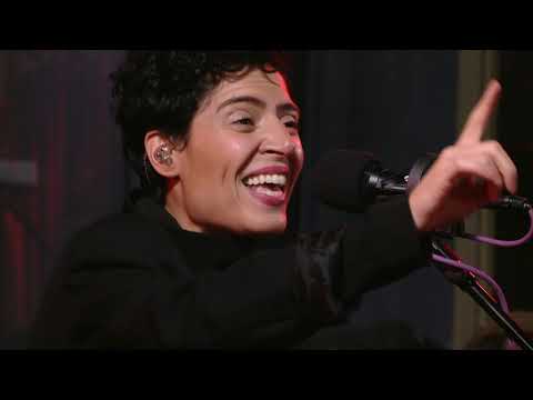 Emily King: "Remind Me" | In-Studio