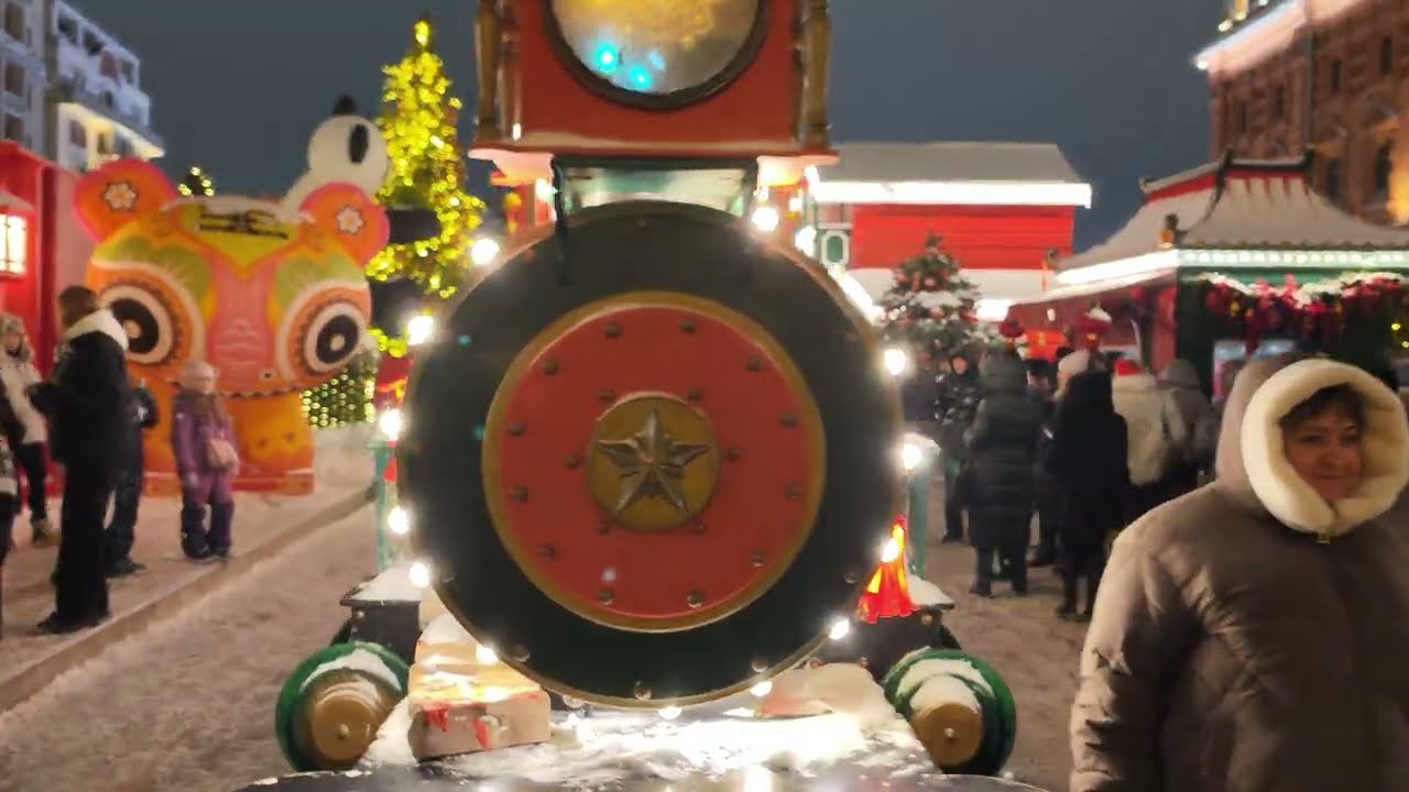 Манежную площадь украсили в традициях китайского Нового года