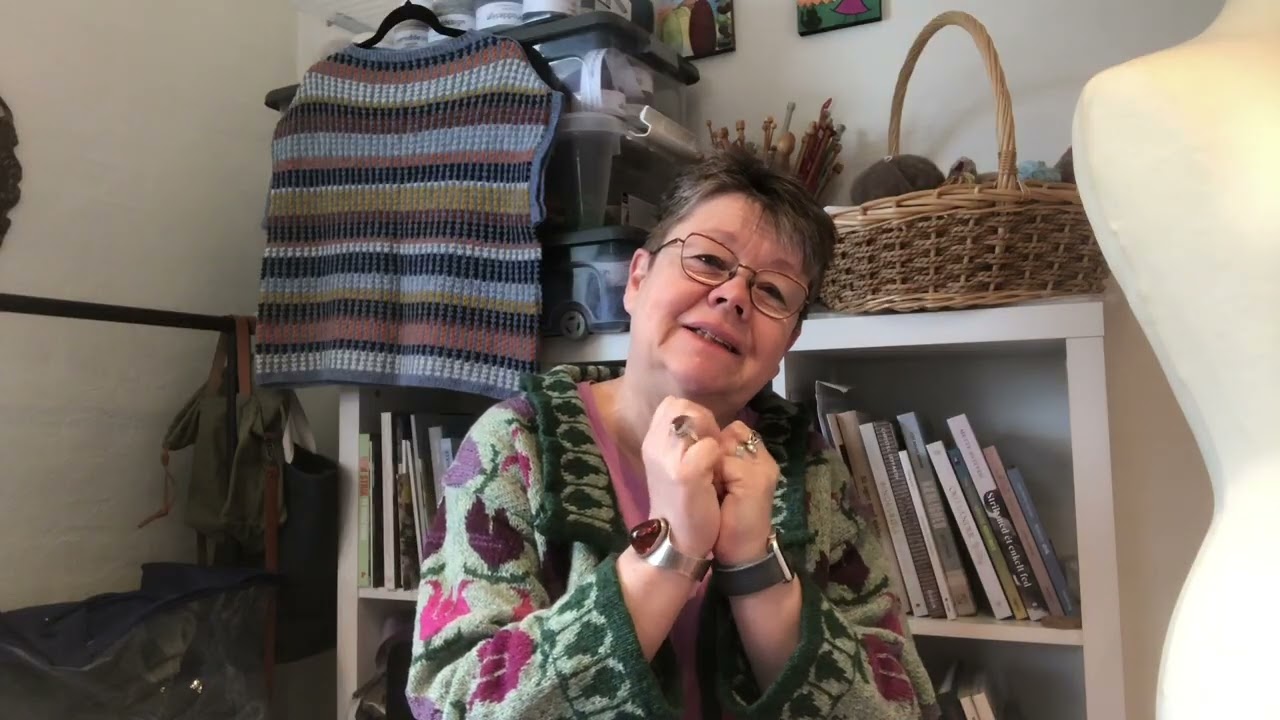 @janeshjemmestrik . Afsnit 13. Tulipanjakken færdig. Sokker til mig! Lettiske vanter.