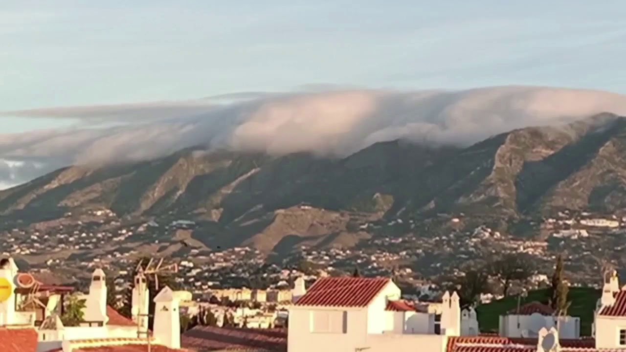 Nubes Arcus en el cielo de Fuengirola , Málaga