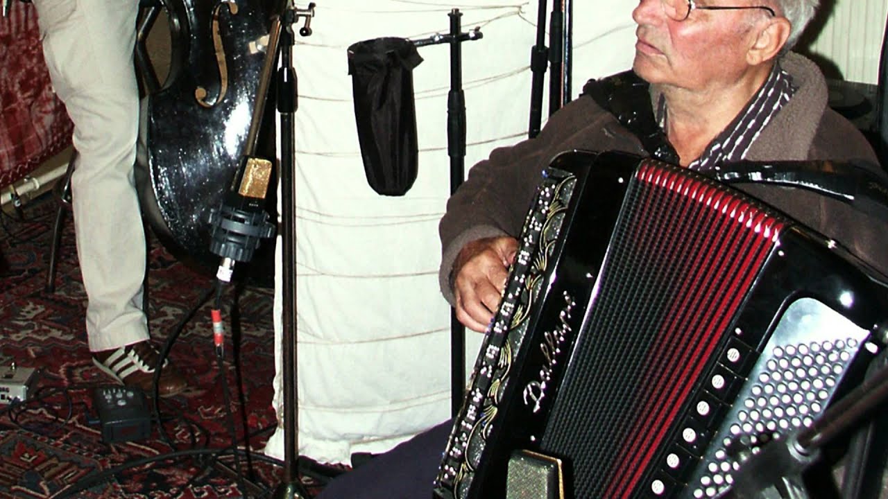 Niz polje idu babo sejmeni (Slavko Ninić / Jovica Petković / Wiener Tschuschenkapelle)