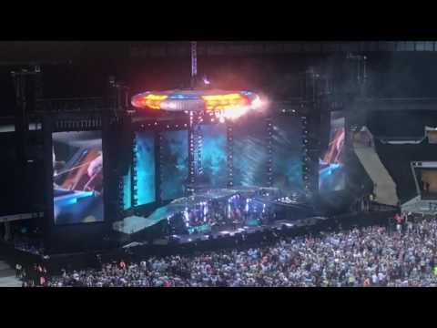 ELO Wembley 2017 - Opening - Standing in the Rain