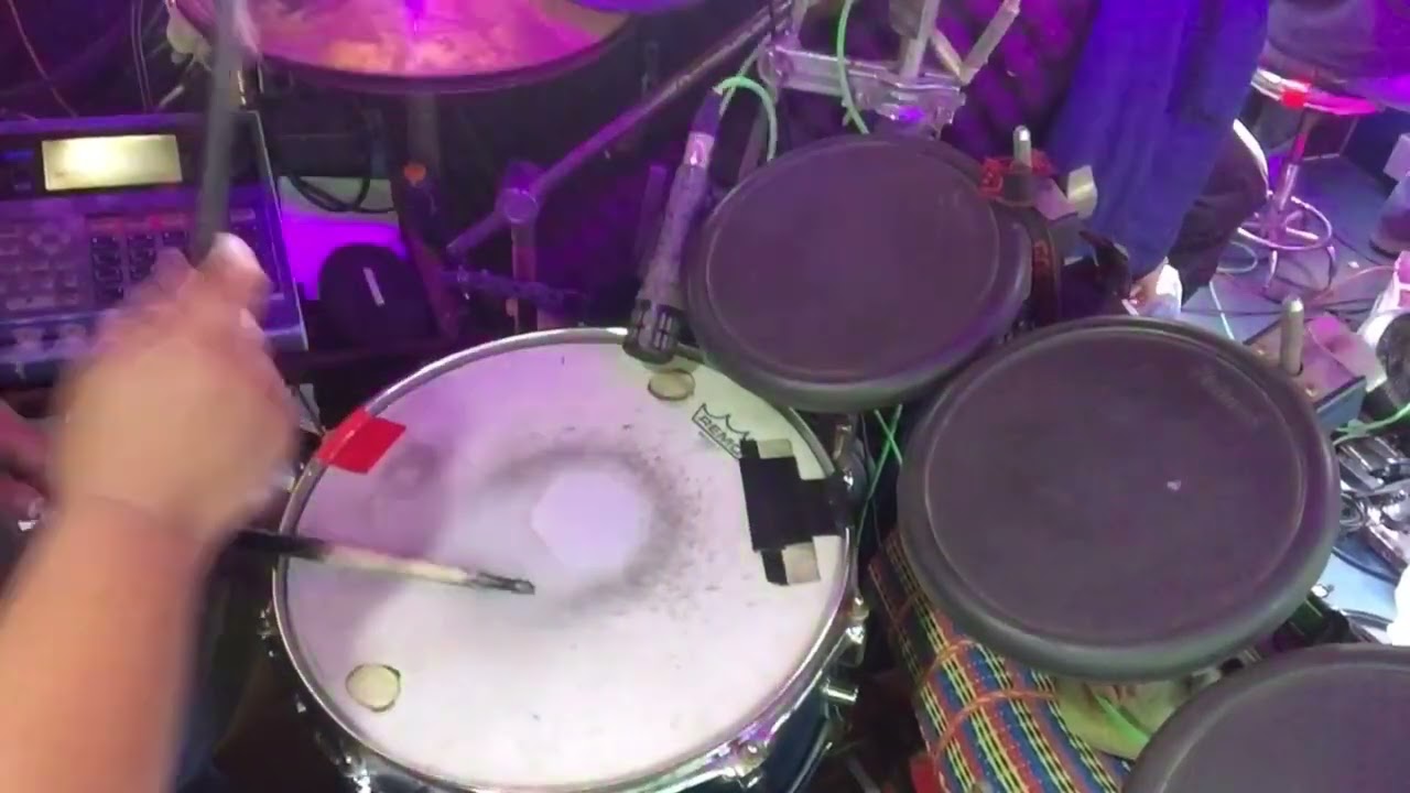 มุมกลอง 3. |ถ้าฉันรักแล้วเธออย่าเลว| ขวัญใจพี่หลวง| ยิ่งเหย่ายิ่งหรอย| รถแห่สายทองมิวสิคหน่วยที่ 1.