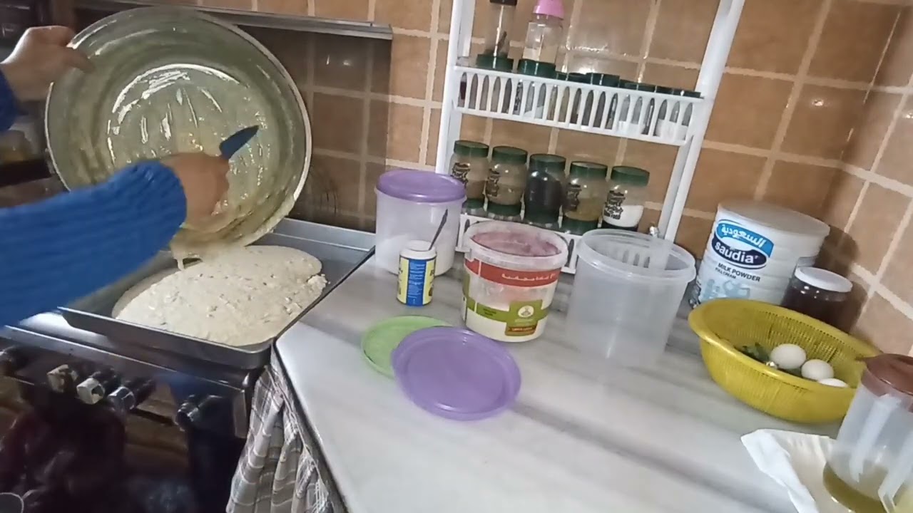 رجعنالكم بعد غياب مع لمة ولاد خالي عنا عملنا كيكة جوز الهند ع طريقتنا الخاصة ❤️