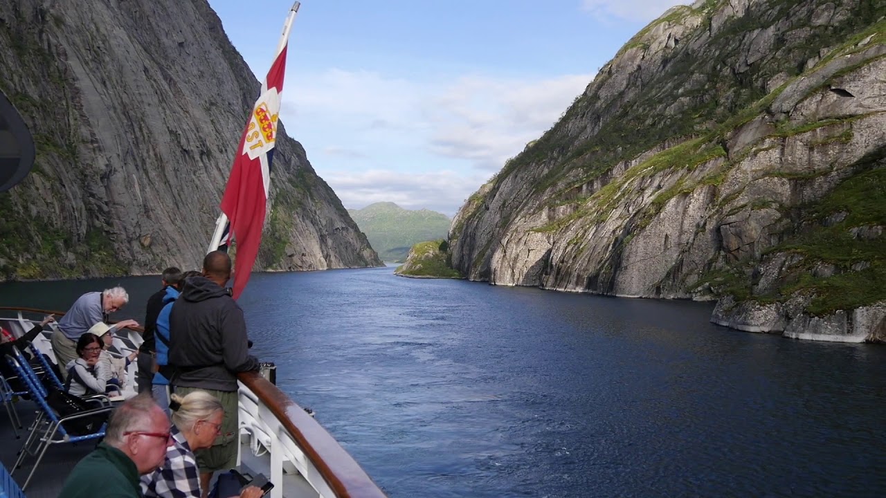 Wendemanöver im Trollfjord August 2018