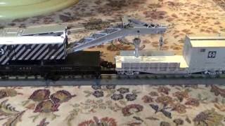 Lionel ATSF Crane Car and Boom Car Set TMCC O Gauge 3 Rail