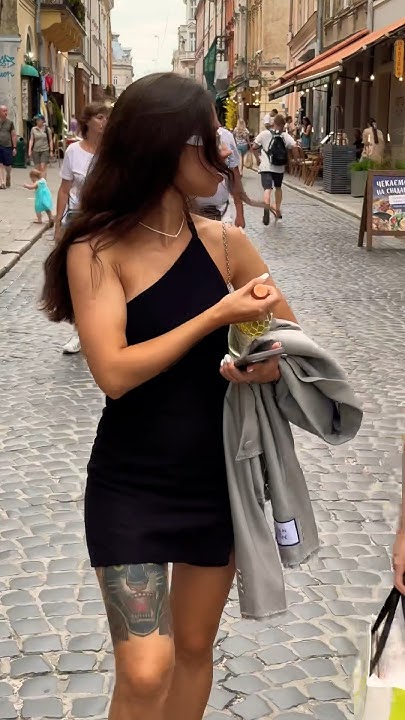 👉🔞Дівчата люблять так одягатись. Львів мода на площі Ринок. # ...