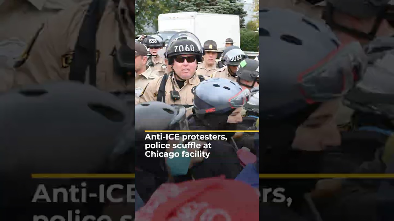 متظاهرون مناهضون لهيئة الهجرة والجمارك الأمريكية (ICE) واشتباكات مع الشرطة في منشأة بشيكاغو | AJ #shorts