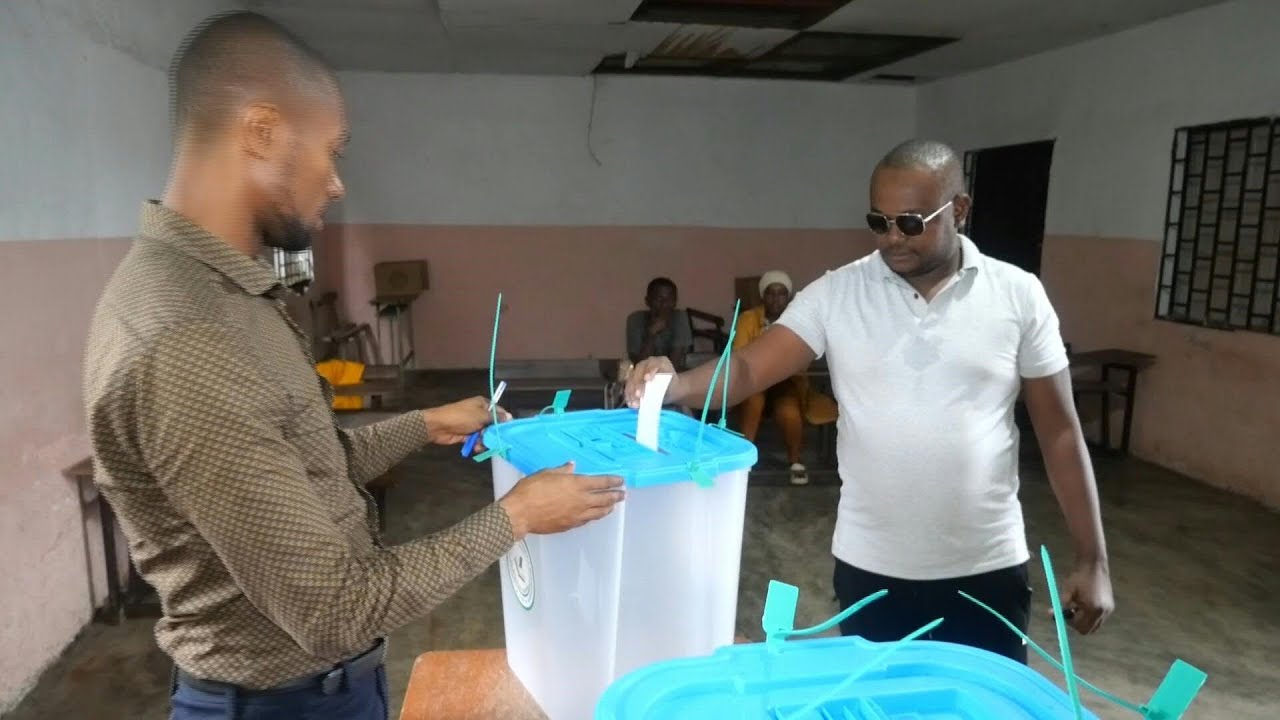 Les Comoriens aux urnes pour choisir leur président | AFP Images - YouTube