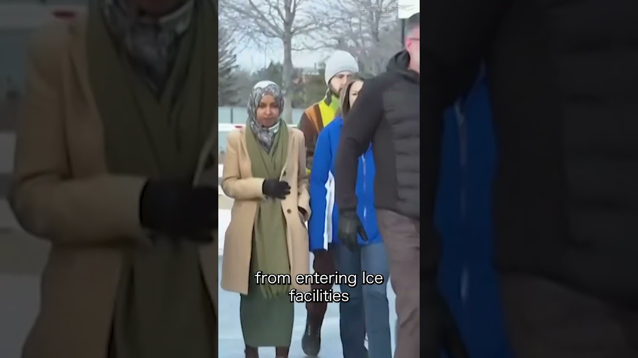 Демократы в Палате представителей внесли на рассмотрение Кристи Ноэм статьи об импичменте.