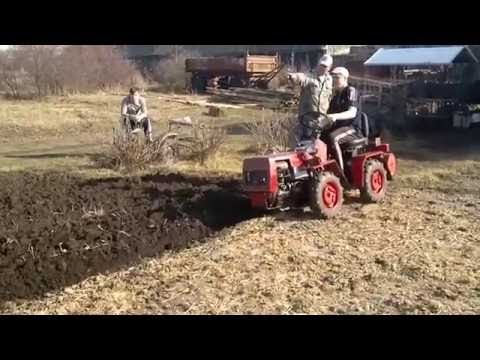 Вспашка огорода минитрактором МТЗ 132Н
