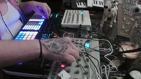 "Scarification Ceremony" - Dawless Techno Jam - Polyend Play+, Synth, Model:Cycles, Model:Samples