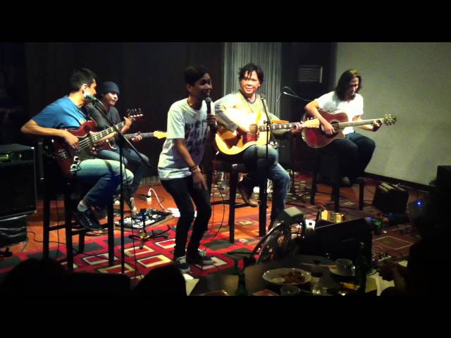 Float feat. Ari Lesmana - Sementara class=